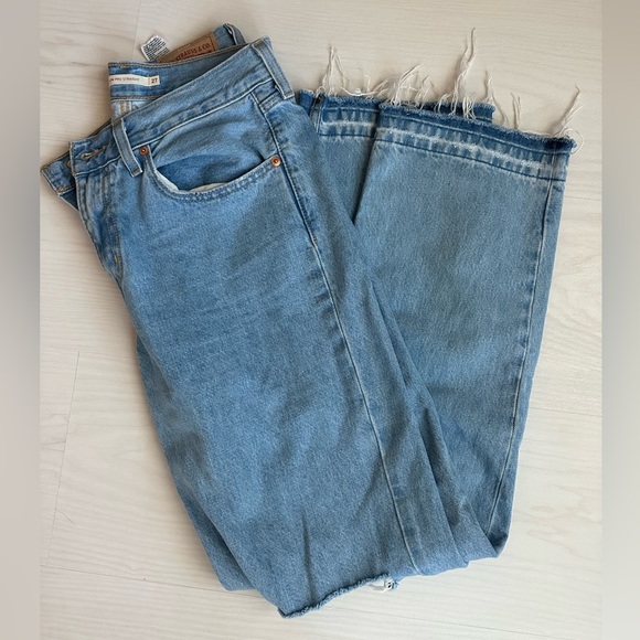 ** SOLD ** Levi’s Low Pro Classic Straight Leg Jeans - Picture 4 of 6